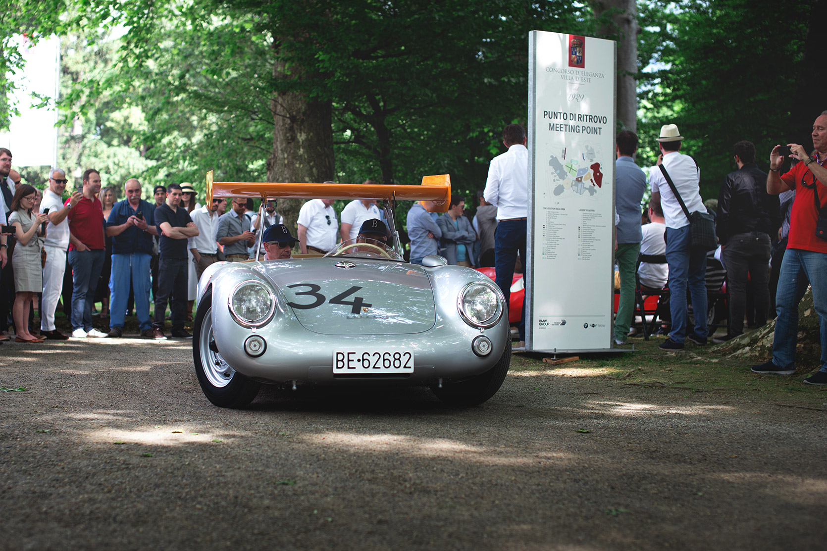 A Porsche 550 RS moving to the parade at Concorso d'Eleganza Villa d'Este