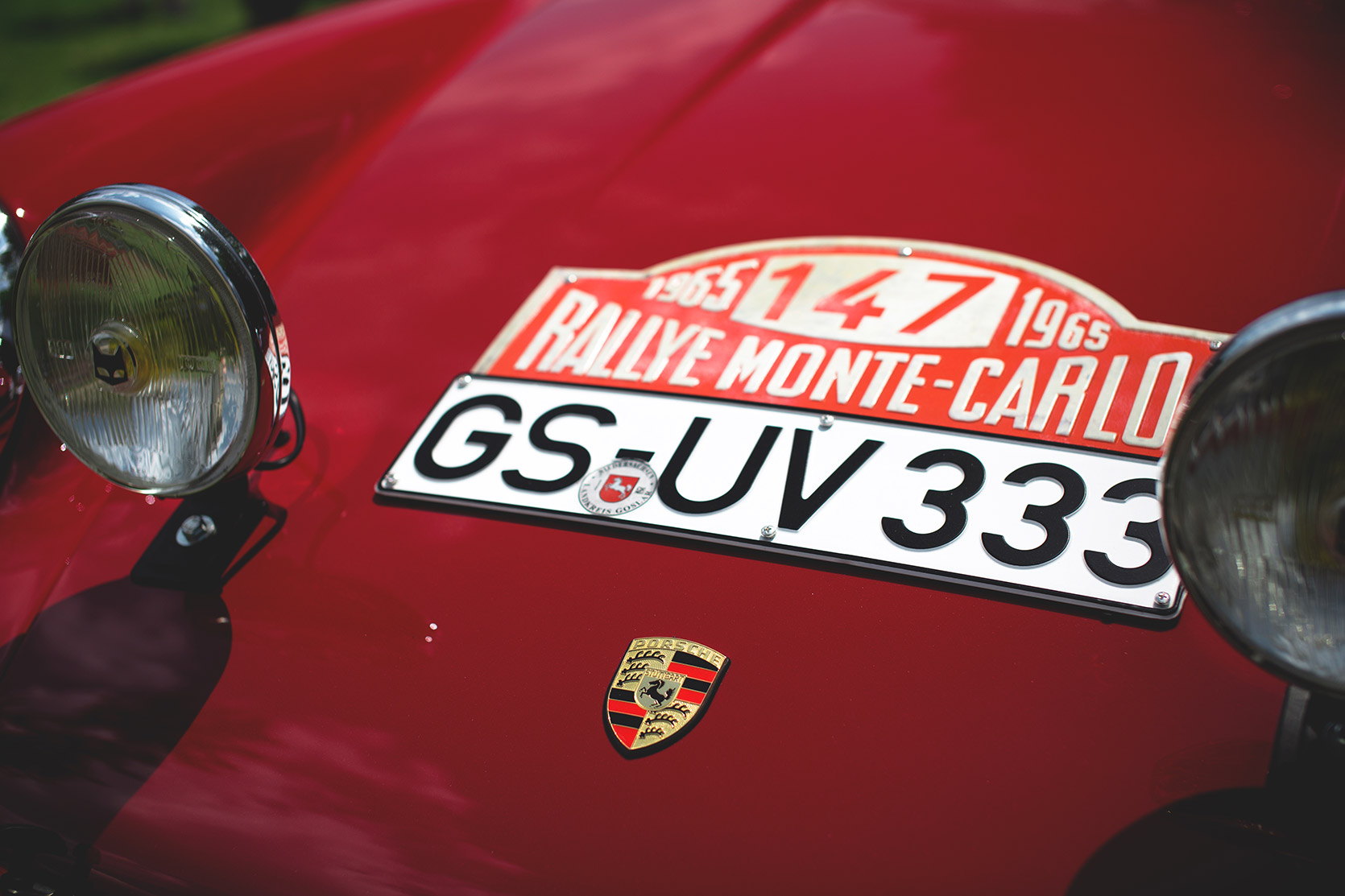 A Porsche 911 badge on the hood at Concorso d'Eleganza Villa d'Este