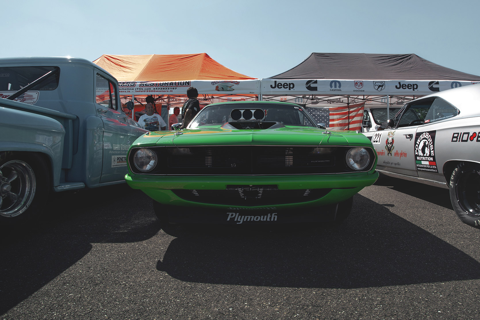 A Plymouth Hemi Cuda between two cars at Rivanazzano Hills Race