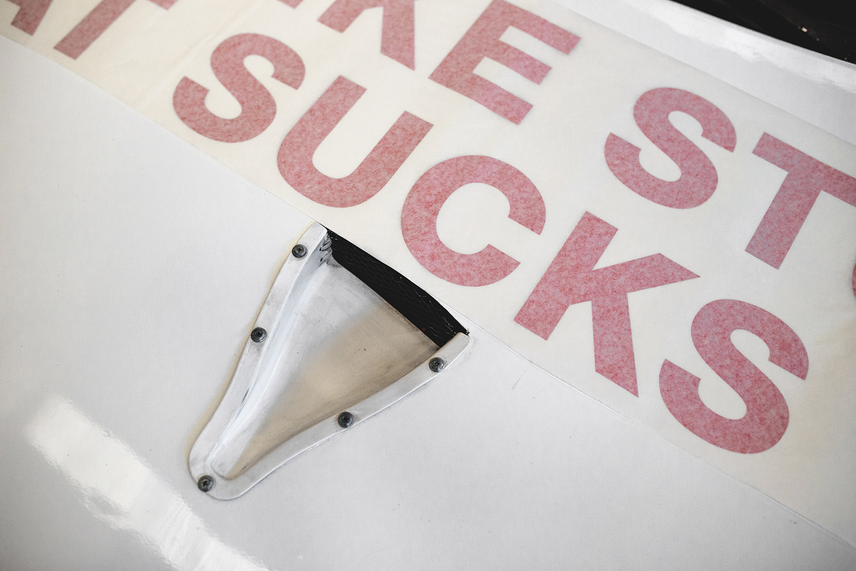 Iuter sticker on the Rizphel's Nissan Silvia S14 hood
