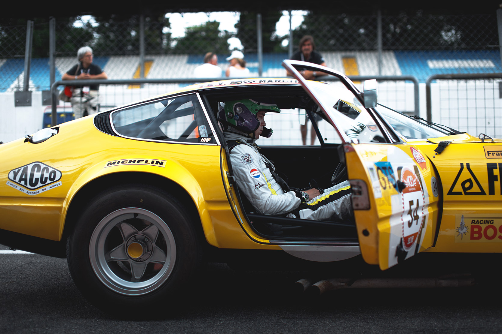 Driver waiting for in his Ferrari Daytona 365 GTB4 in the pitlane of Autodromo Nazionale Monza at Modena 100 Ore