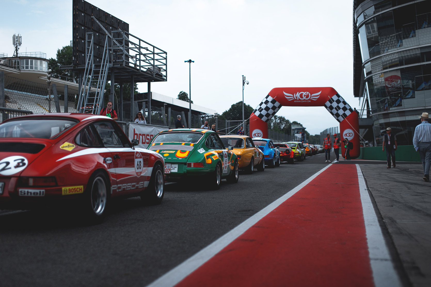 Cars lined up in the pitlane ready to enter the Autodromo Nazionale Monza track at Modena 100 Ore