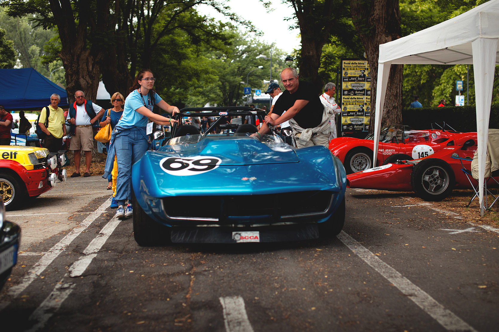 A Chevrolet Corvette Stingray C2 pushed by the team at Vernasca Silver Flag