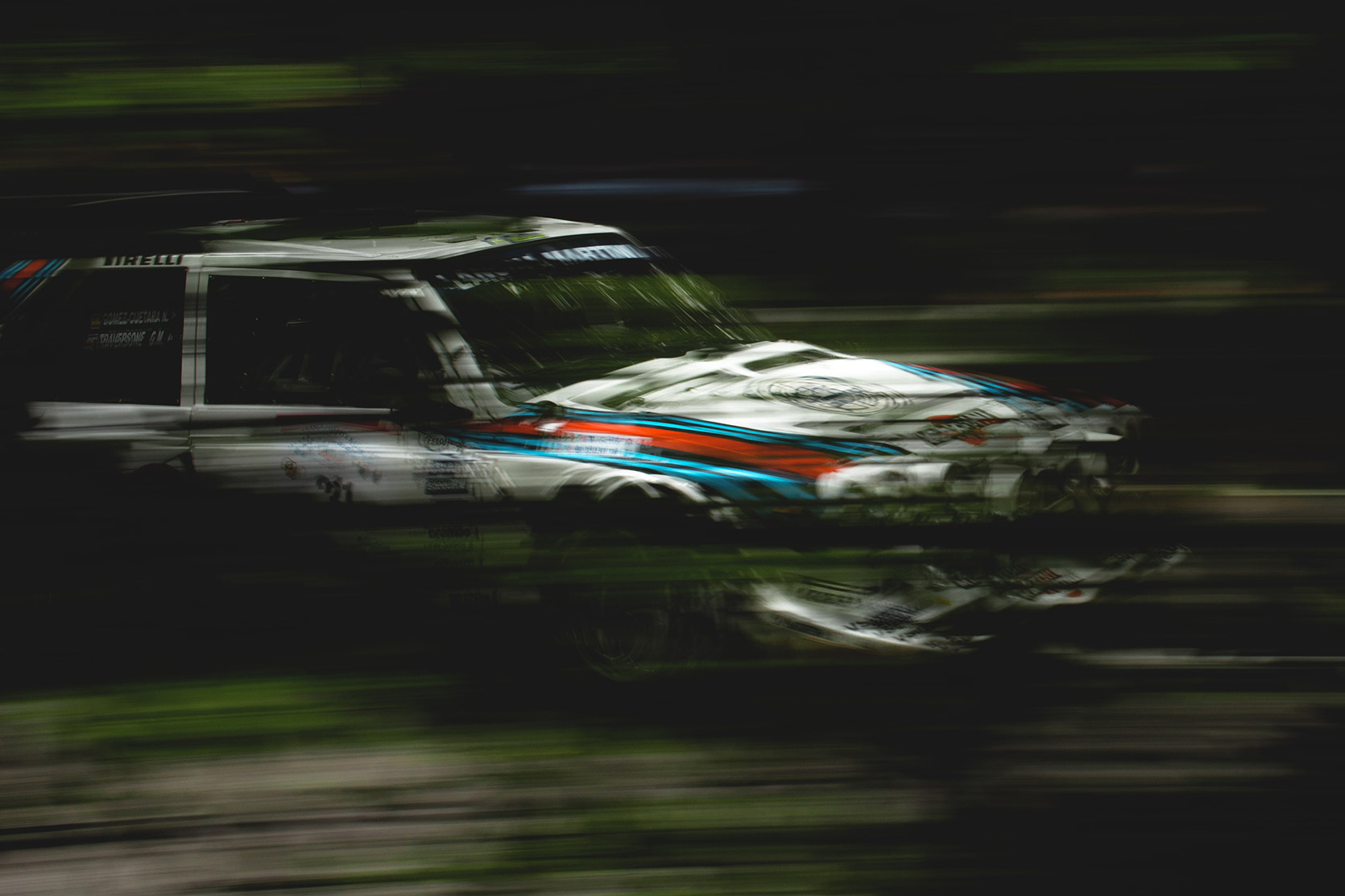 A Lancia Delta S4 panning throught some trees at Vernasca Silveer Flag